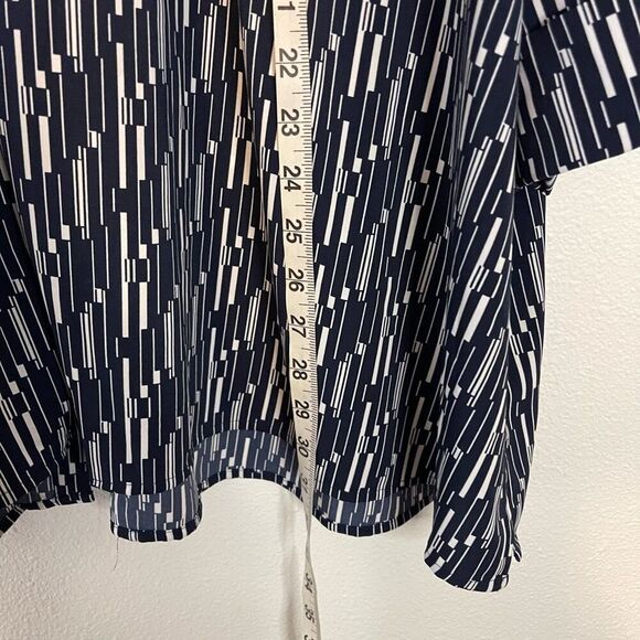 Catherine’s Printed Navy Button Down Blouse Size 4X - Picture 6 of 6